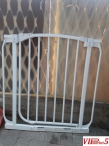 Металната ограда за бебе